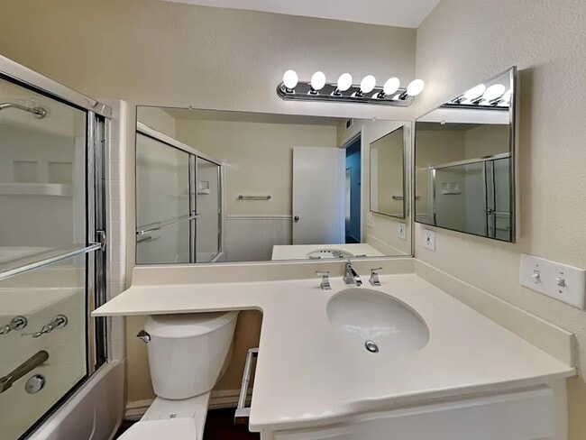 Building Photo - 39812 Milan Dr