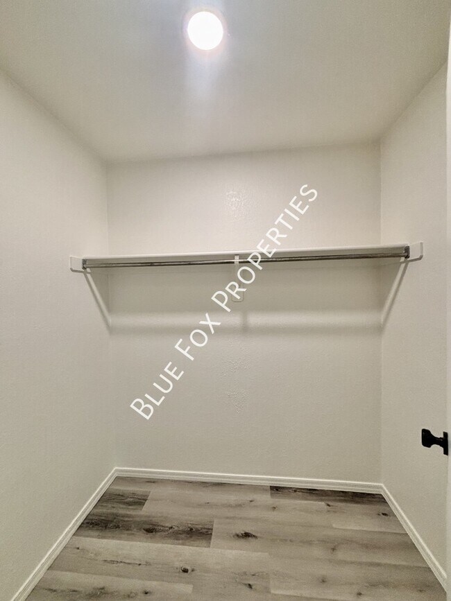Building Photo - 5369 S Waterloo Ln