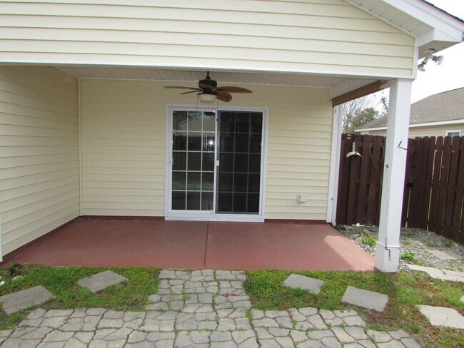 Building Photo - This property is located at The Villages at Mariner's Pointe - 3 Bedrooms  2 Baths  with 2 Car Ga...