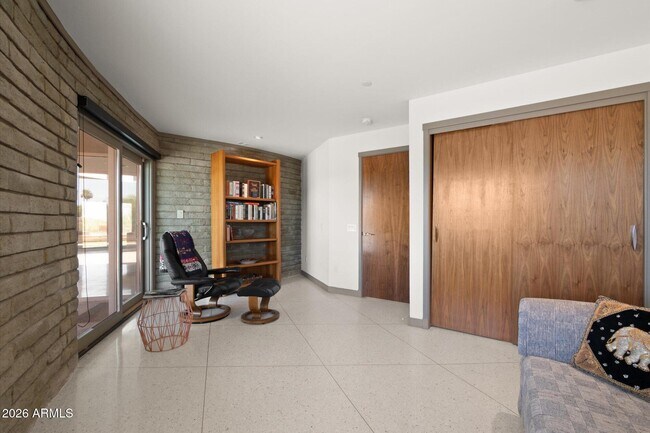 Building Photo - 6111 N Palo Cristi Rd