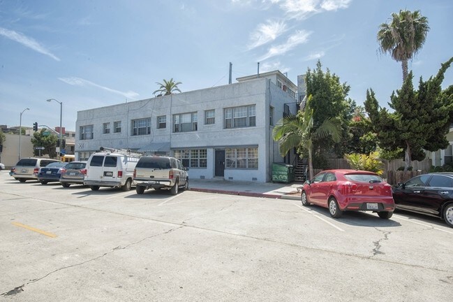 Building Photo - 701 Linden Ave