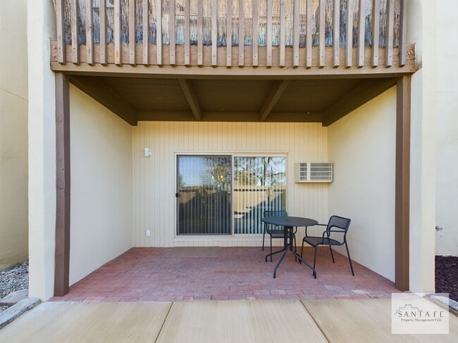 Building Photo - Gorgeous Ground Level Condo at Los Arroyos across from Hospital