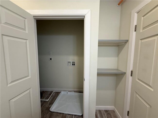 Building Photo - 327 Pine St