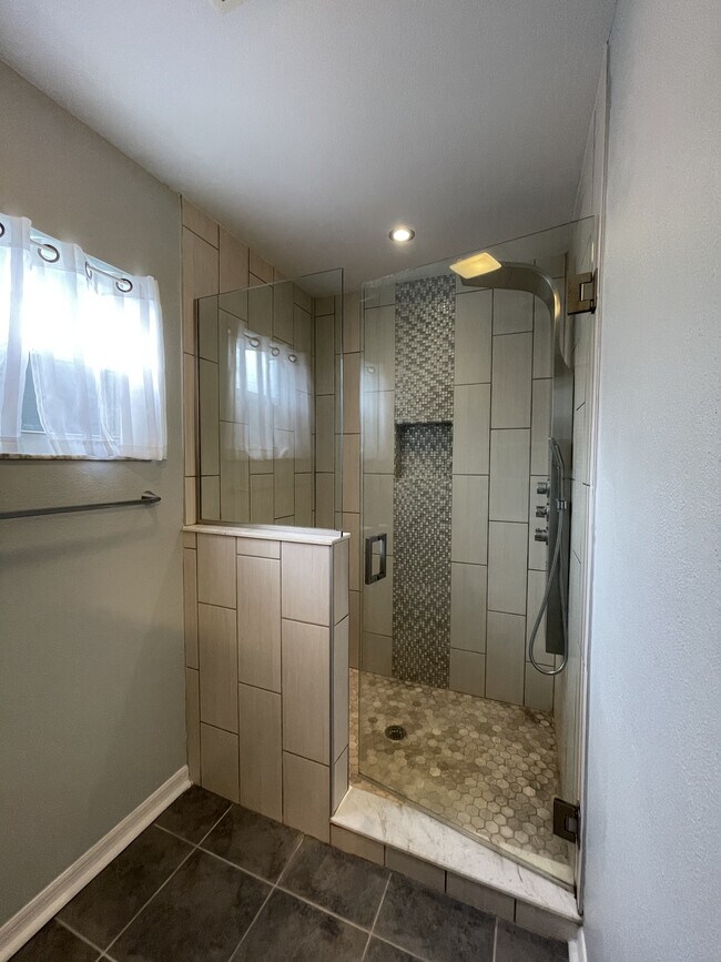 Building Photo - 2446 Briarcreek Dr