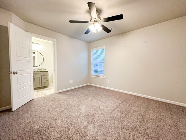 Building Photo - 1733 W Whitney Ln