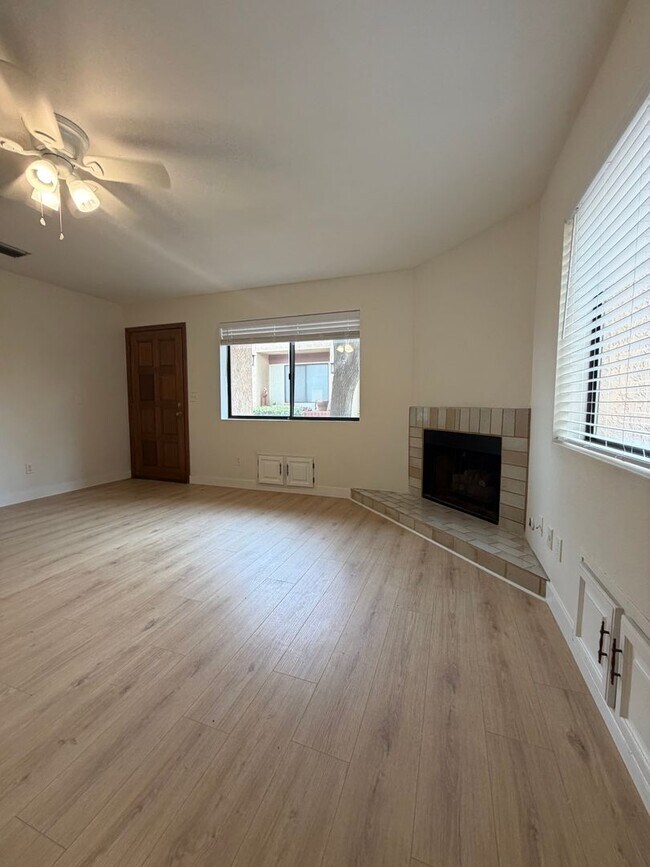Building Photo - Stunning Midtown 2 Bedroom 2 Bath Townhome in Gated Community!