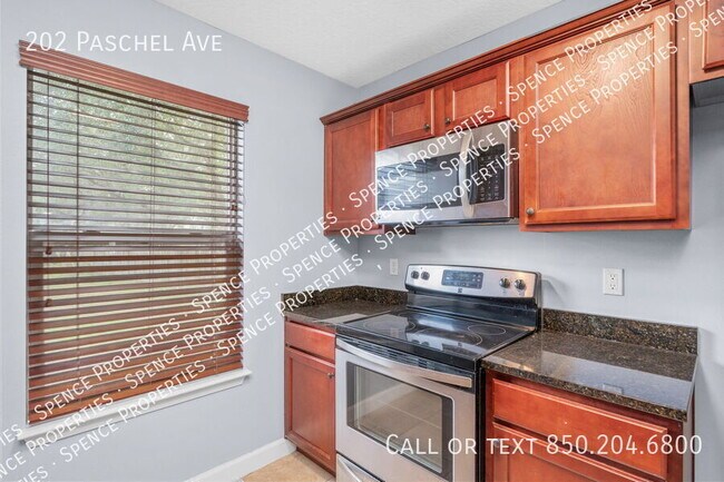 Building Photo - 202 Paschel Ave