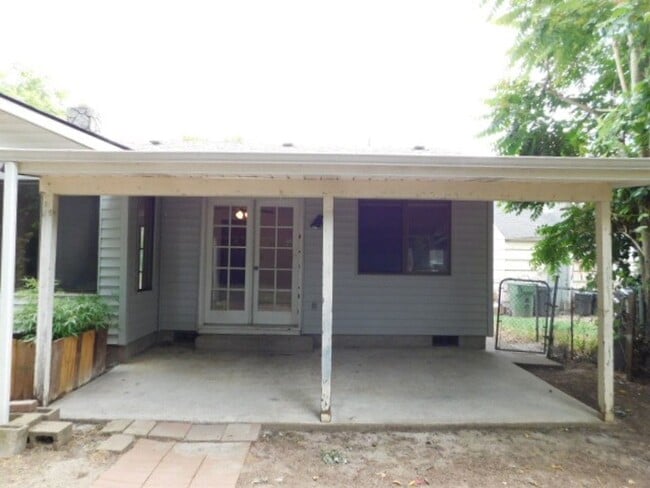 Building Photo - 3Bd/2Ba Single Story House - Available Soon!