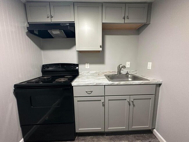 Building Photo - 833 E 21st Ave