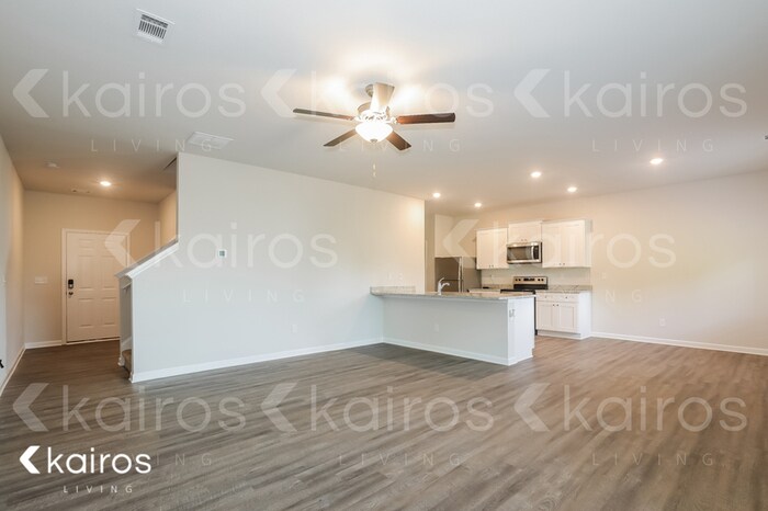 Building Photo - 4000 Bridgewood Wy