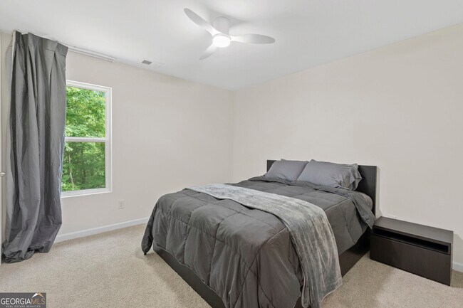 Building Photo - 3645 Beaconfield Ct SE