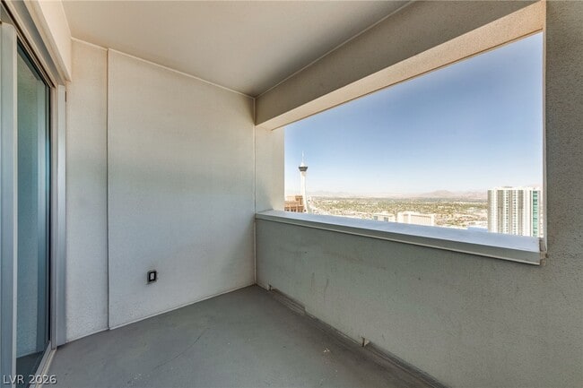 Building Photo - 2700 S Las Vegas Blvd