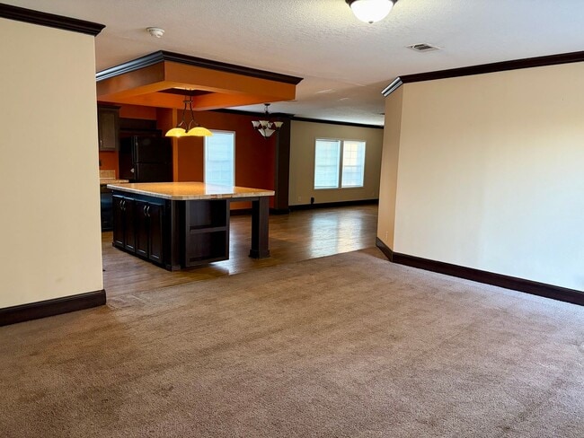 Building Photo - 3 bed/ 2 bath Beauty on 1 acre!