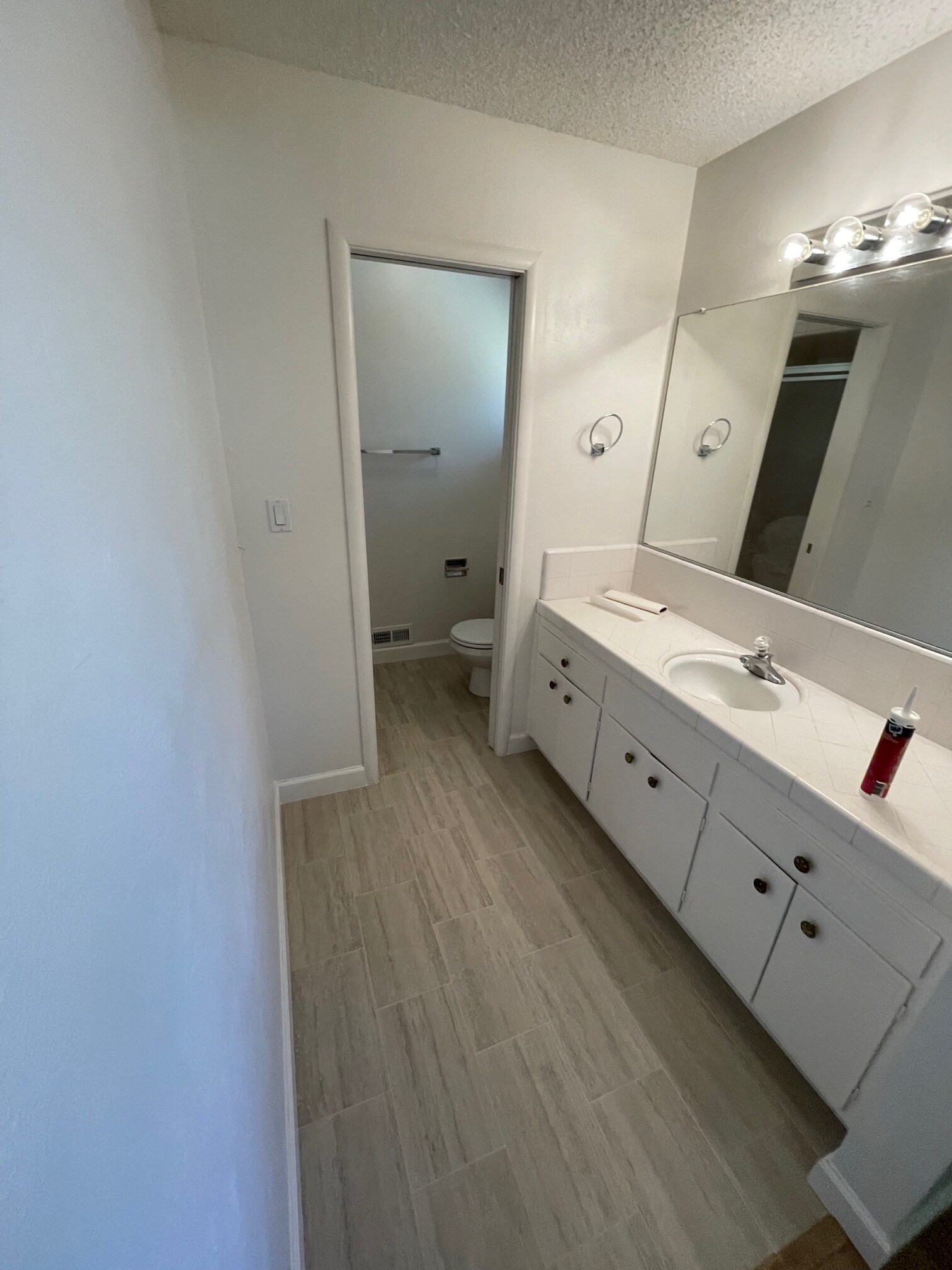 Building Photo - 6940 Los Cerros Dr
