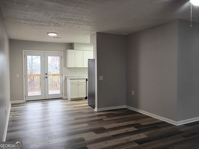 Building Photo - 10 Oak Mt Dr