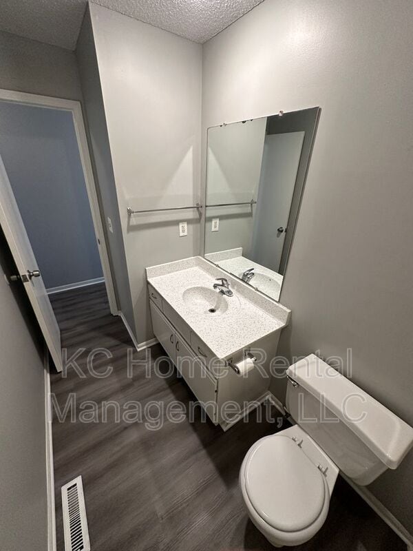 Building Photo - 506 A Skyvue Dr