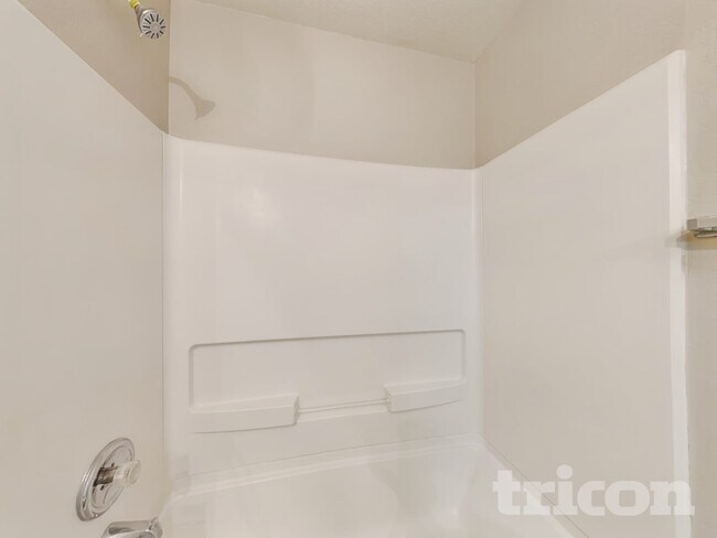 Building Photo - 9506 Lookover Bay