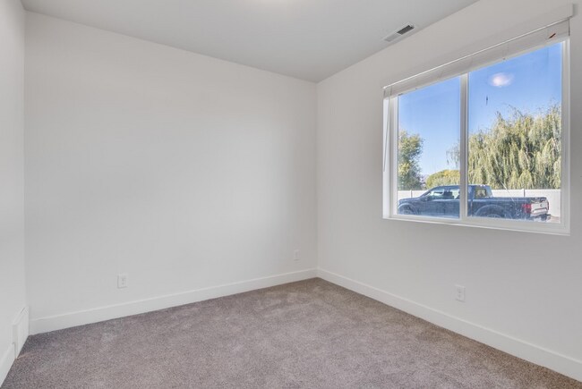 Building Photo - Move-In Ready 4-Bedroom Rental in the Hear...