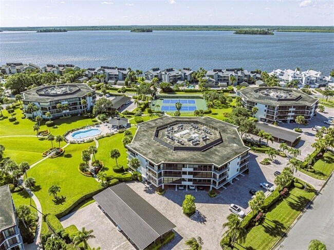 Building Photo - 1821 Mooringline Dr