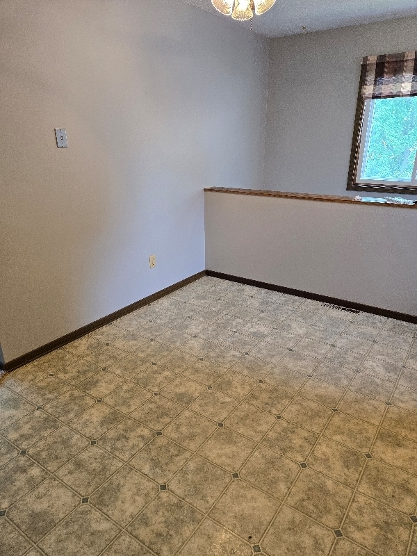 Building Photo - 4002 Southlawn Rd