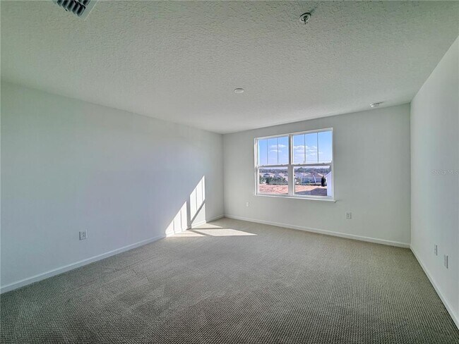 Building Photo - 1855 Pinecliff Dr