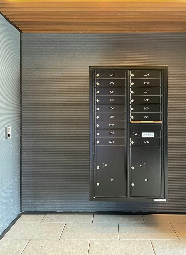 Building Photo - 1614 6th Ave