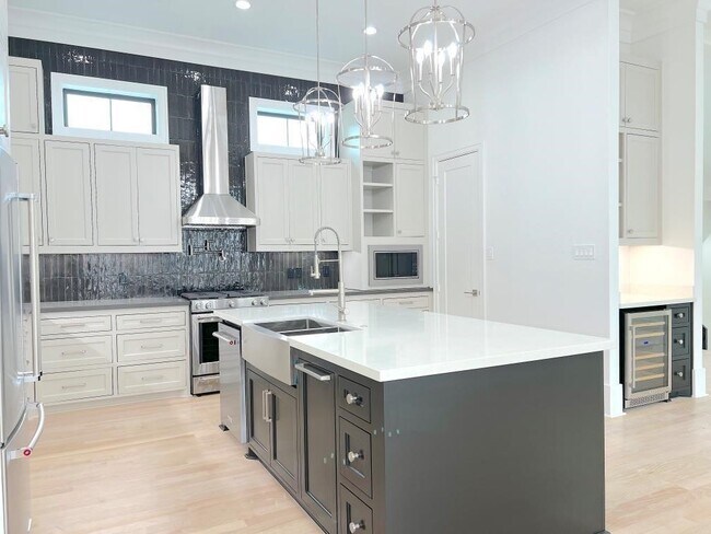 Building Photo - 2122 Blalock Rd