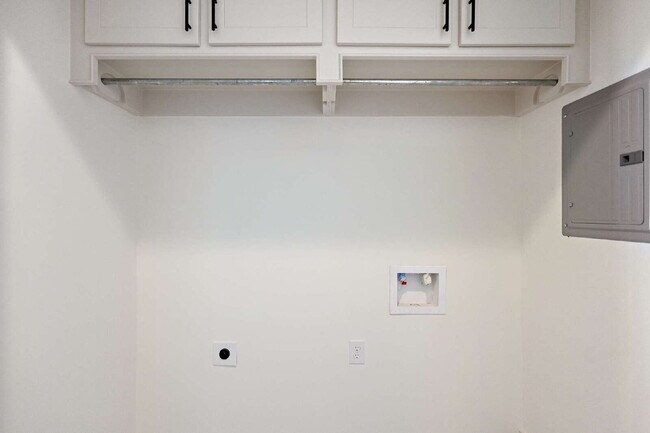 Building Photo - Luxury Townhome for Rent in Waterpointe | 3 Bed | 2.5 Bath | Private Courtyard