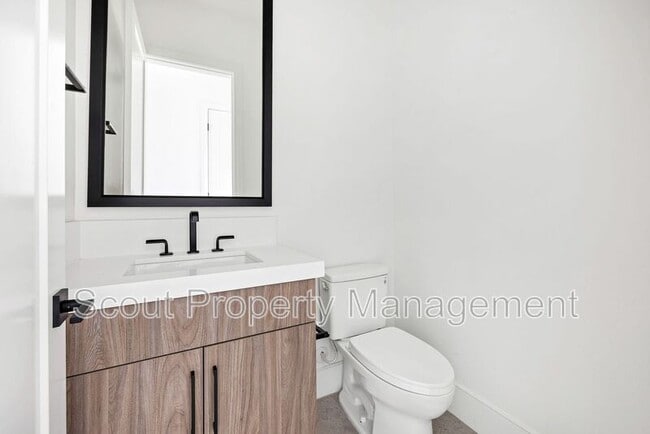 Building Photo - 32195 Daybrook Ter