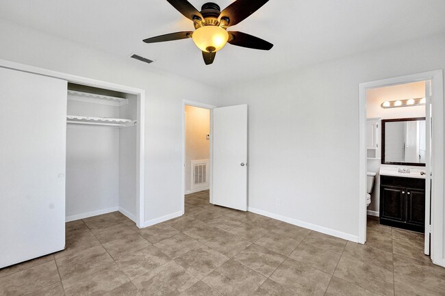 Building Photo - 4755 NE 5th Ave