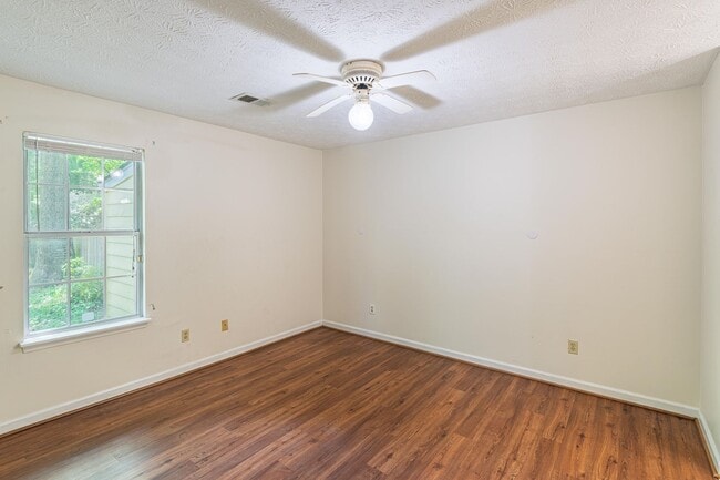 Building Photo - Updated 2BR Townhome Near Clayton State with Fenced Yard