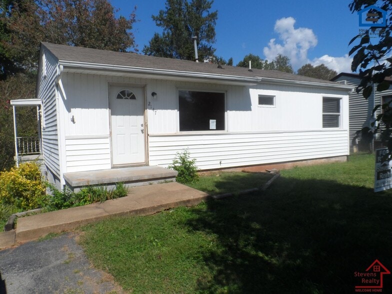 Primary Photo - 2147 Berea Ave