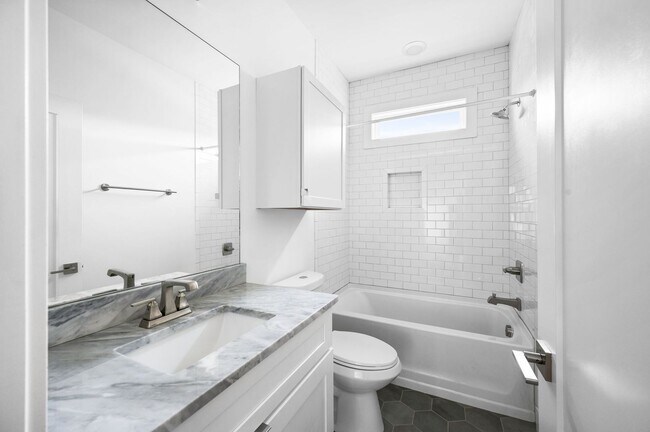 Building Photo - Modern 3BR/3.5BA home in Sylvan Summit, just minutes from downtown!