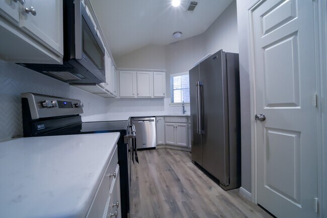Building Photo - 117 Harbour Town Cir
