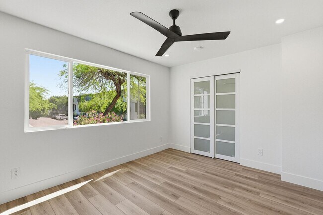 Building Photo - 122 S Hardy Dr