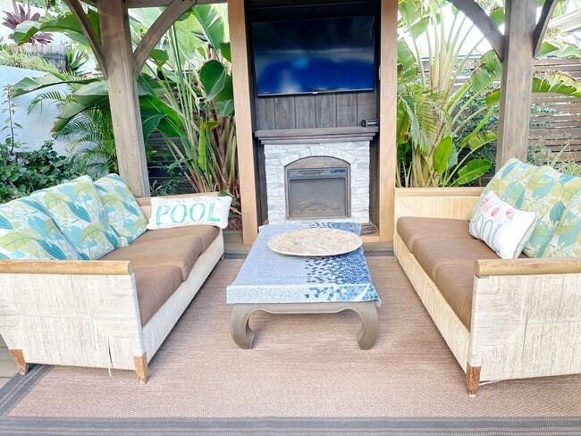 Building Photo - Wailuku Heights Executive Style 3Bed/2Bath Furnished Upstairs Home - Pool w/ cabanas - Most Utili...