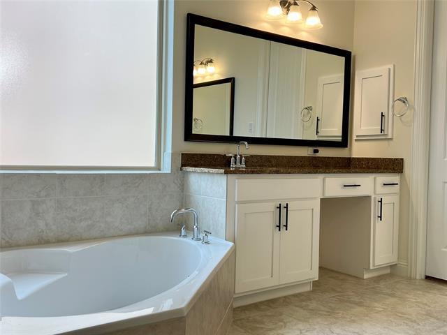 Building Photo - 17220 Eastbrook Dr