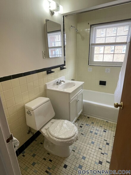 Building Photo - 3 Brattle Dr