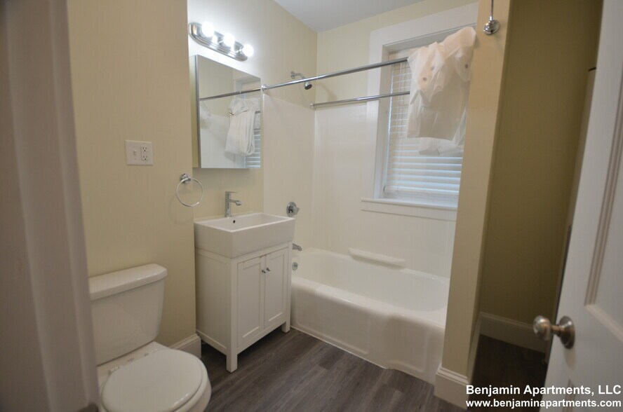 Building Photo - 1575 Beacon St