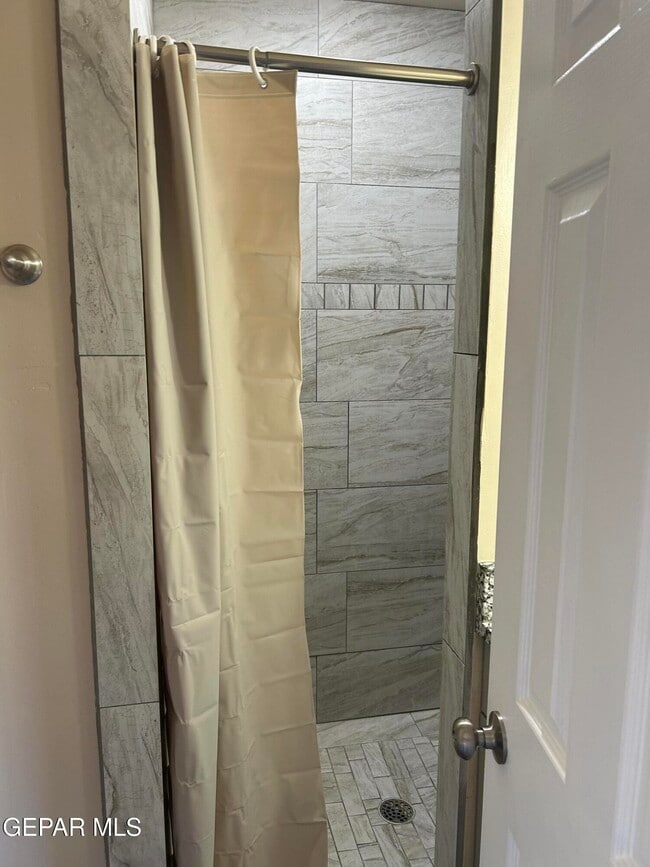 Building Photo - 5717 Manila Dr