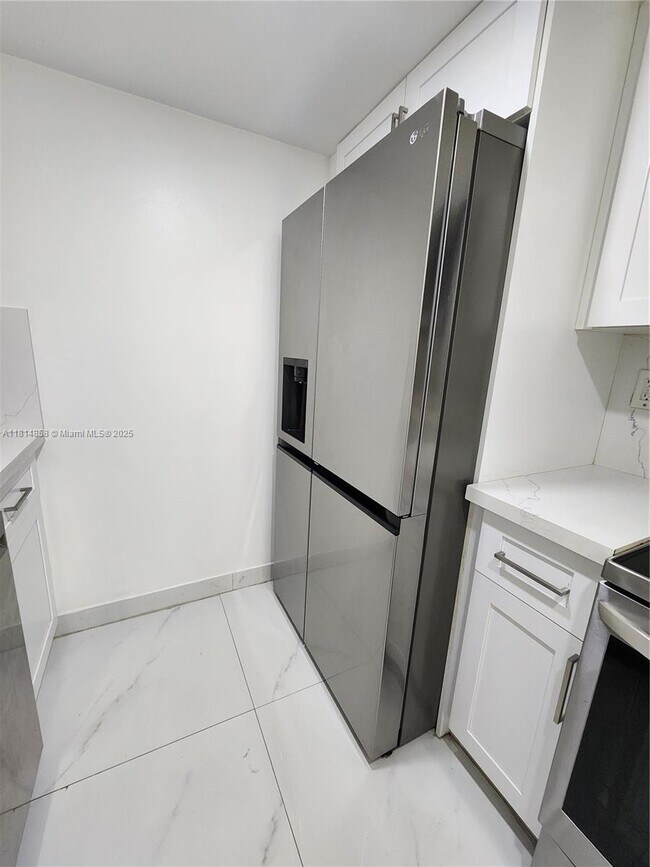 Building Photo - 7101 Miami Lakes Dr