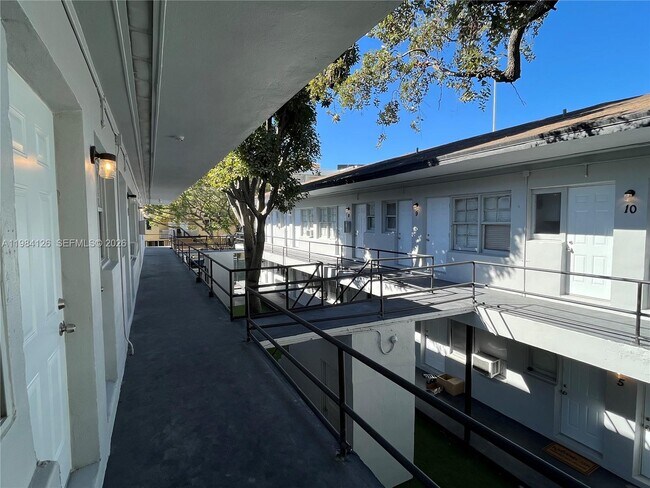 Building Photo - 1317 NW 2nd Ave