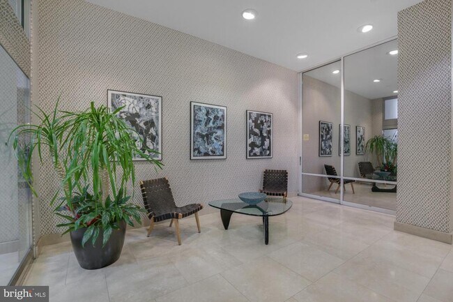 Building Photo - 1920 Chestnut St