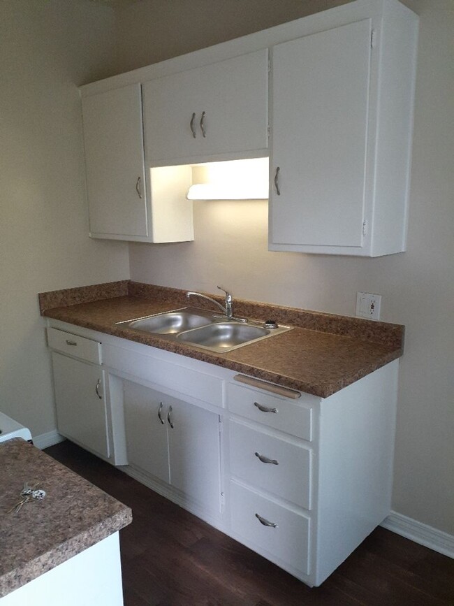 Building Photo - Apply Now move-in ready