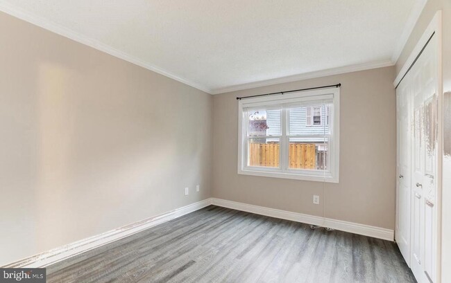 Building Photo - 236 E Juniper Ave
