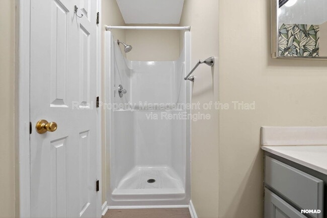 Building Photo - 201 Oakwood Ct