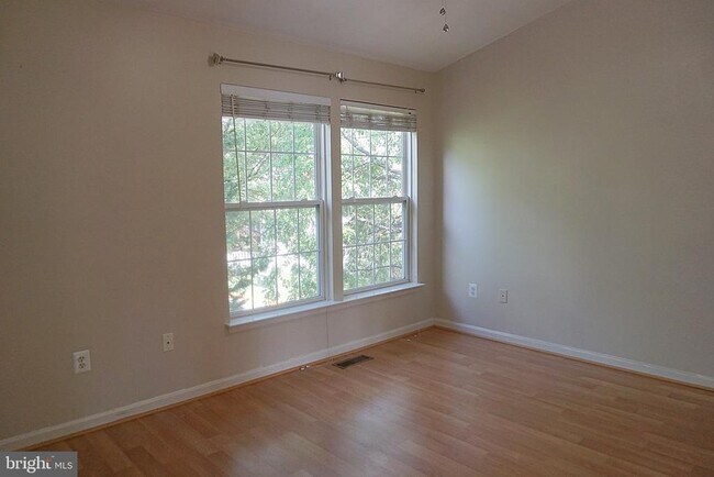 Building Photo - 20601 Duck Pond Pl