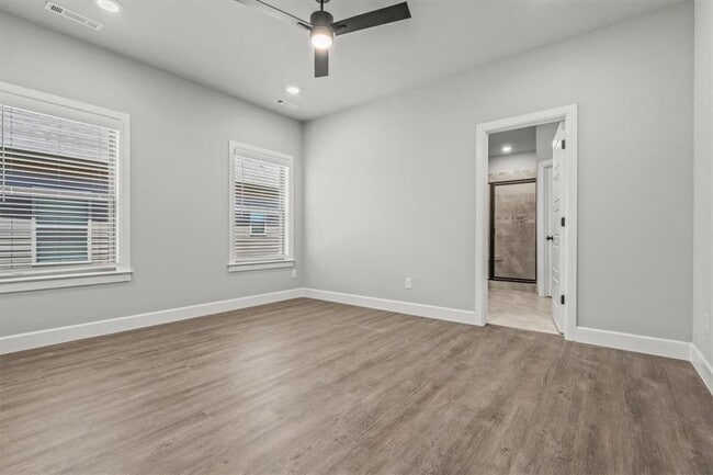 Building Photo - 1050 Sunshine Ct