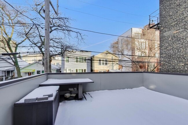 Building Photo - 1632 W Ohio St