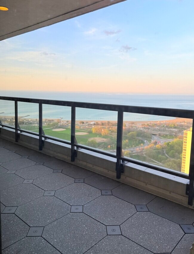 Building Photo - 1560 N Sandburg Terrace